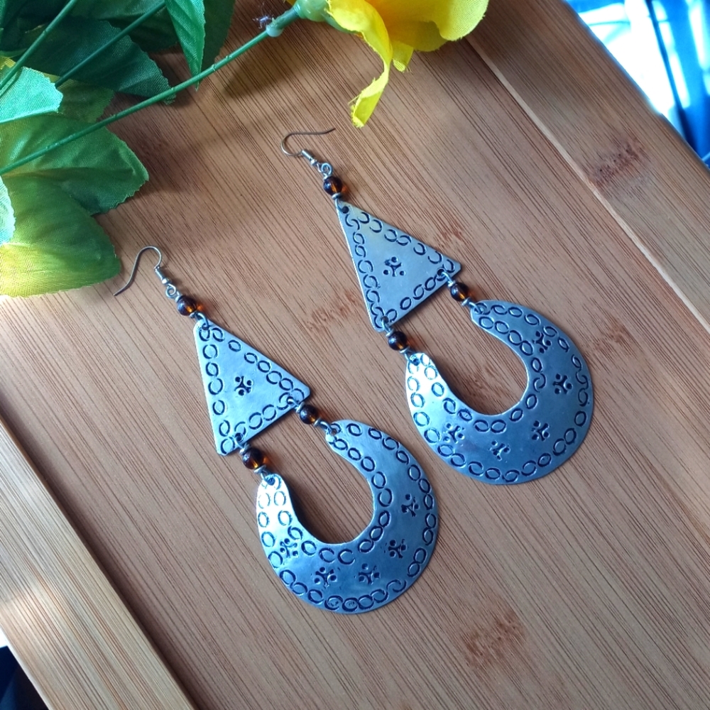 COPY - 1PR Beautiful African Metal and Bead Earrings Set - Picture 7 of 9